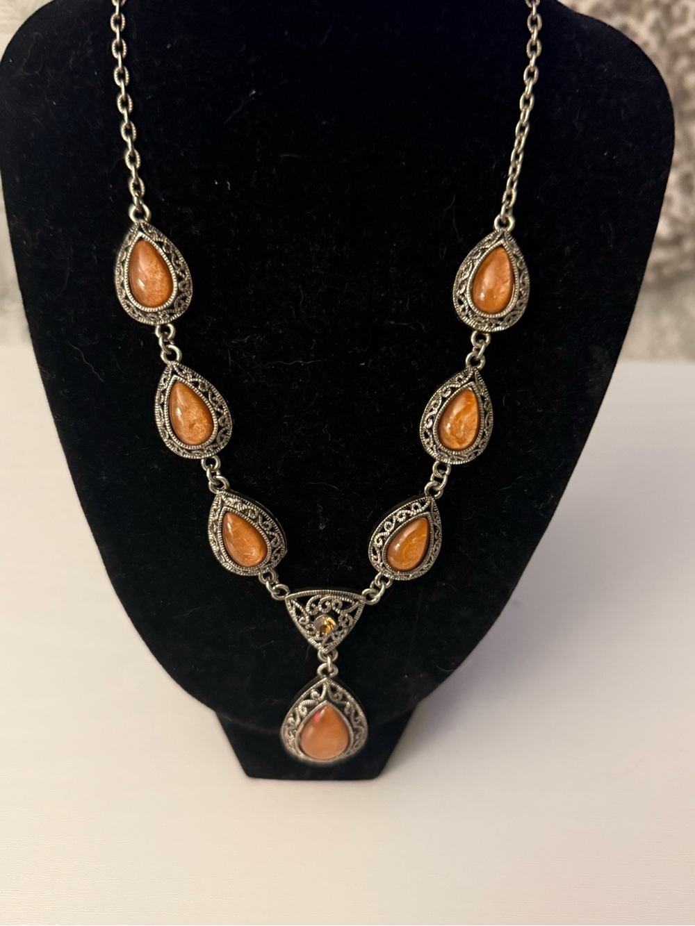 Vintage-Style Teardrop Pendant Necklace - Orange Stones